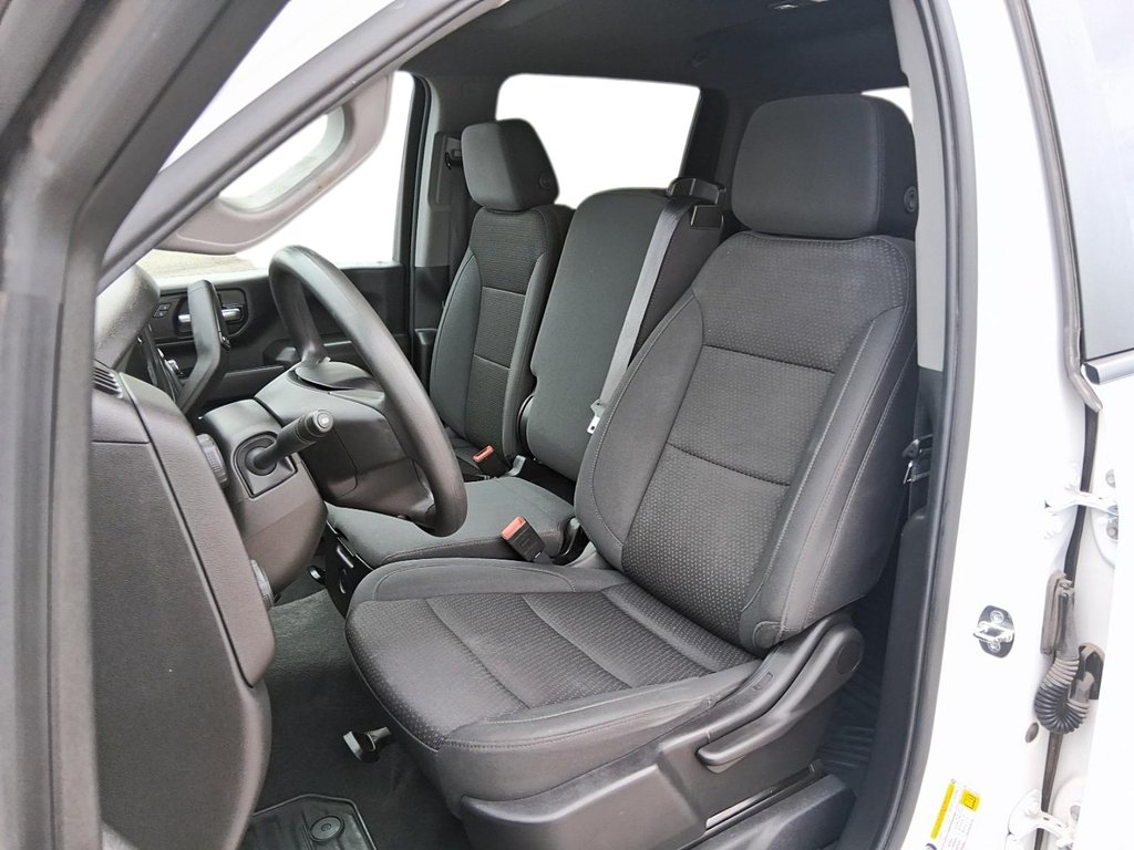 2024 Chevrolet Silverado 2500HD 4WD Crew Cab Standard Box Custom in Stratford, Ontario - 9 - w1024h768px