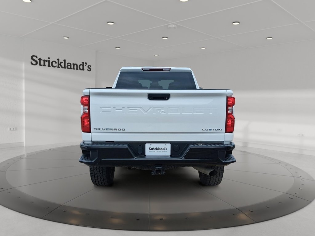 2024 Chevrolet Silverado 2500HD 4WD Crew Cab Standard Box Custom in Stratford, Ontario - 3 - w1024h768px