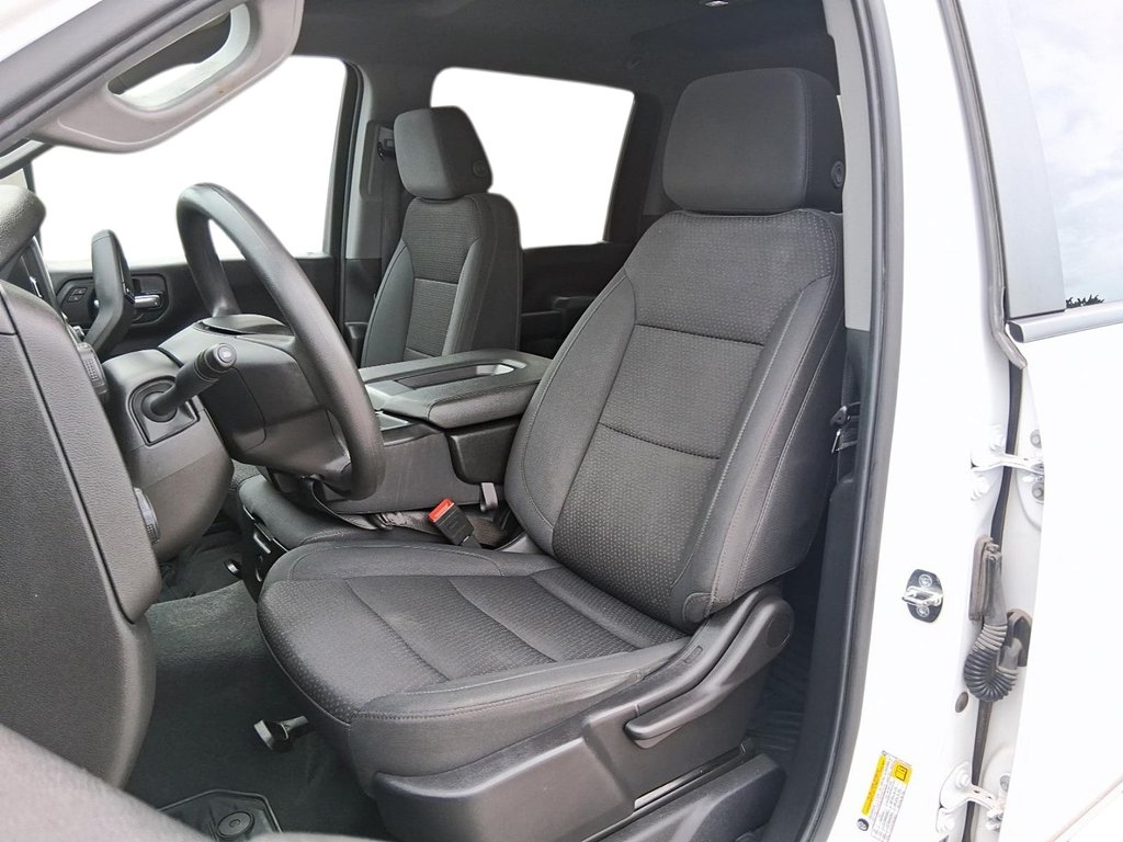 2024 Chevrolet Silverado 2500HD 4WD Crew Cab Standard Box Custom in Stratford, Ontario - 8 - w1024h768px