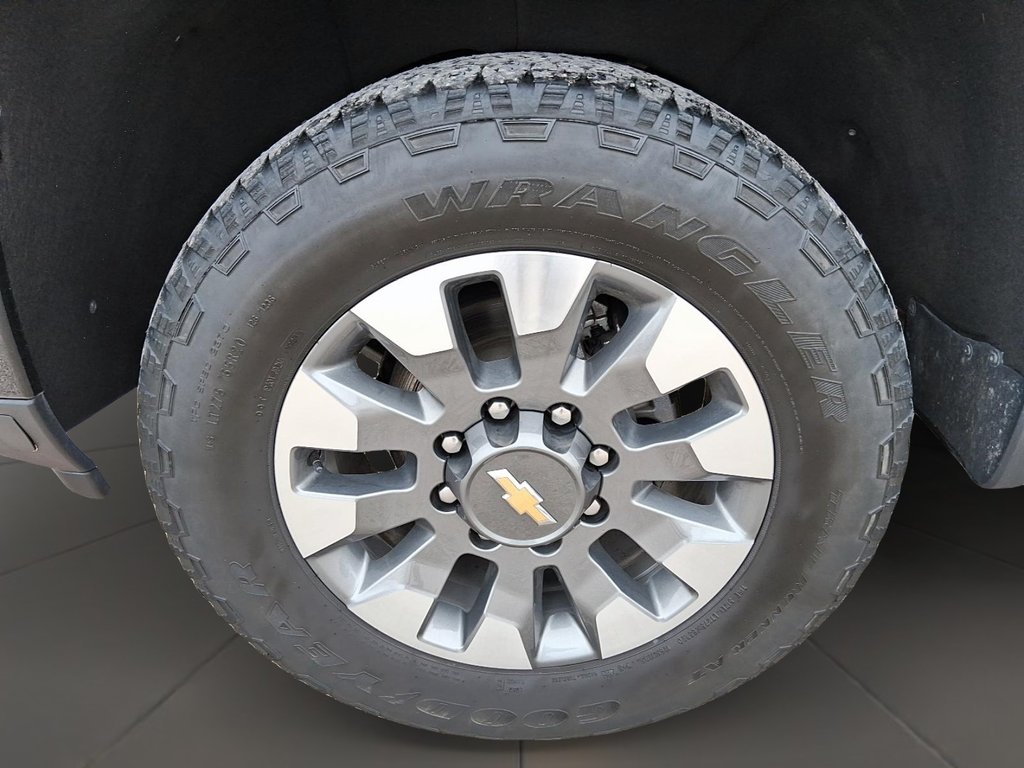 2024 Chevrolet Silverado 2500HD 4WD Crew Cab Standard Box Custom in Stratford, Ontario - 7 - w1024h768px