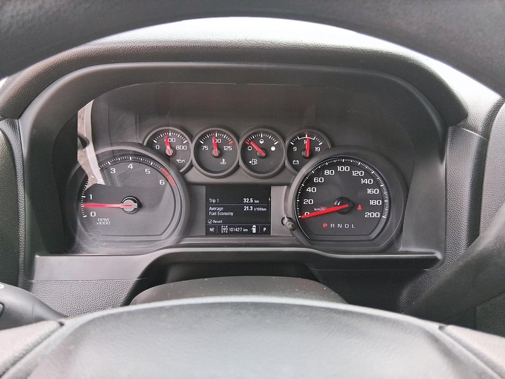 2024 Chevrolet Silverado 2500HD 4WD Crew Cab Standard Box Custom in Stratford, Ontario - 15 - w1024h768px