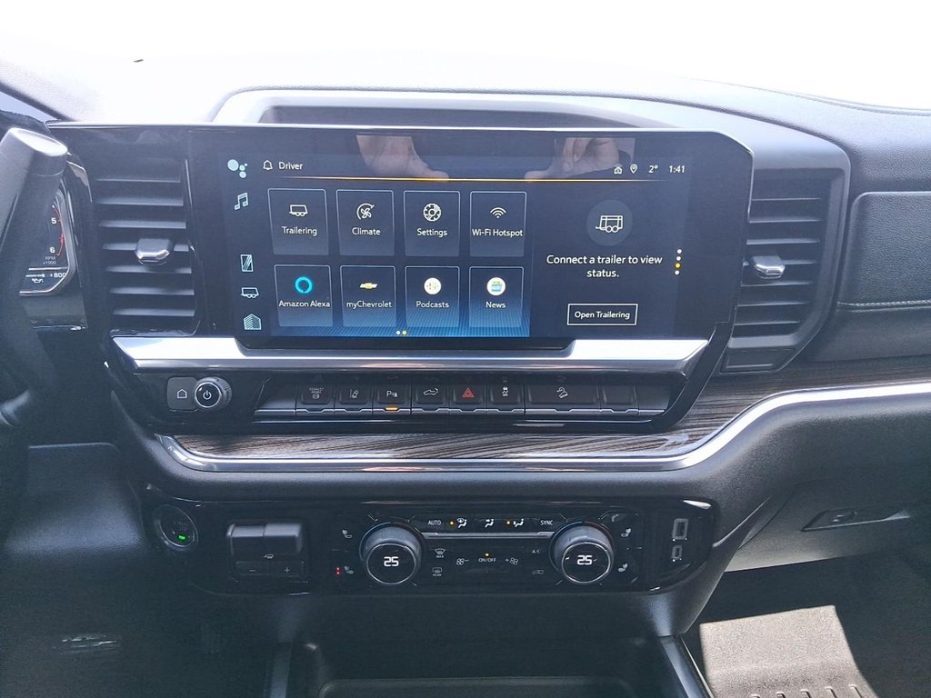 2024 Chevrolet Silverado 2500HD 4WD Crew Cab Standard Box LT in Stratford, Ontario - 16 - w1024h768px