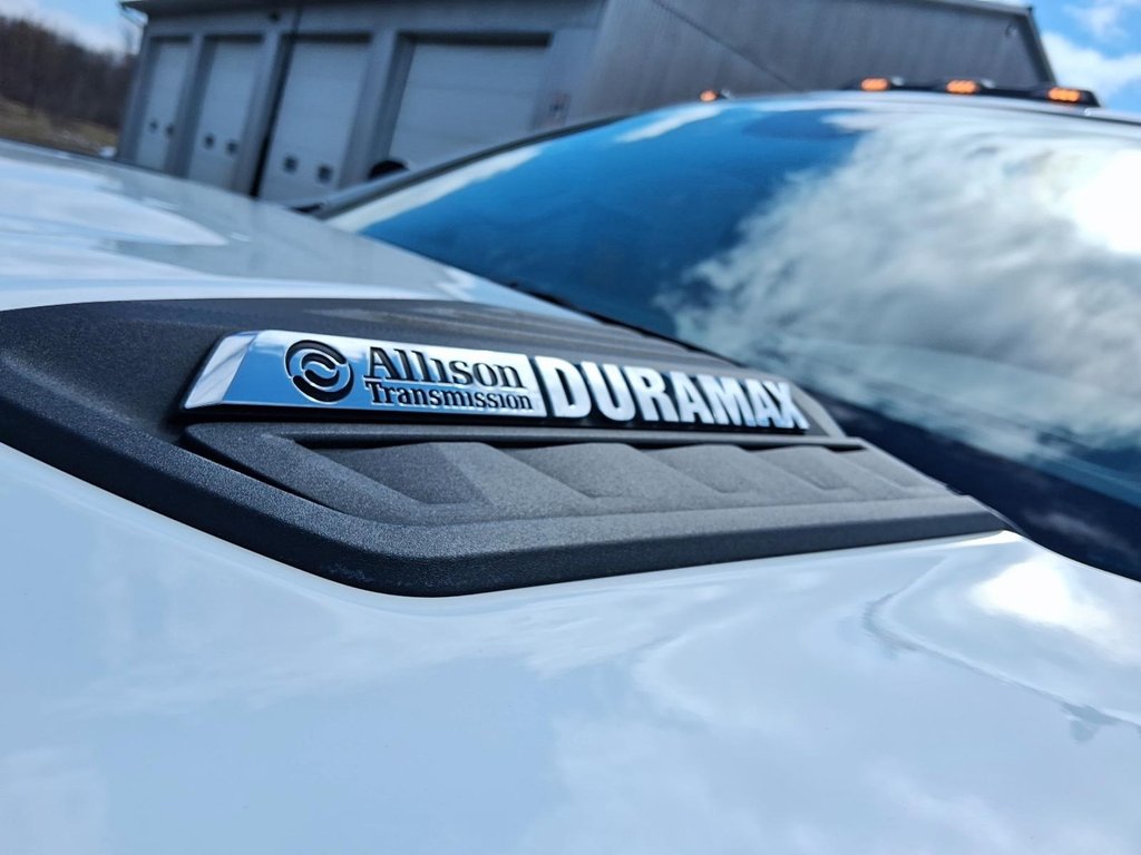 2024 Chevrolet Silverado 2500HD 4WD Crew Cab Standard Box LT in Stratford, Ontario - 7 - w1024h768px