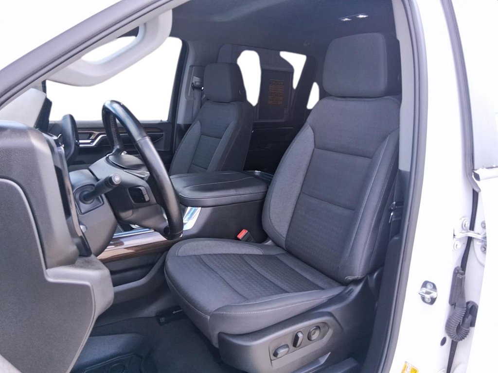 2024 Chevrolet Silverado 2500HD 4WD Crew Cab Standard Box LT in Stratford, Ontario - 9 - w1024h768px