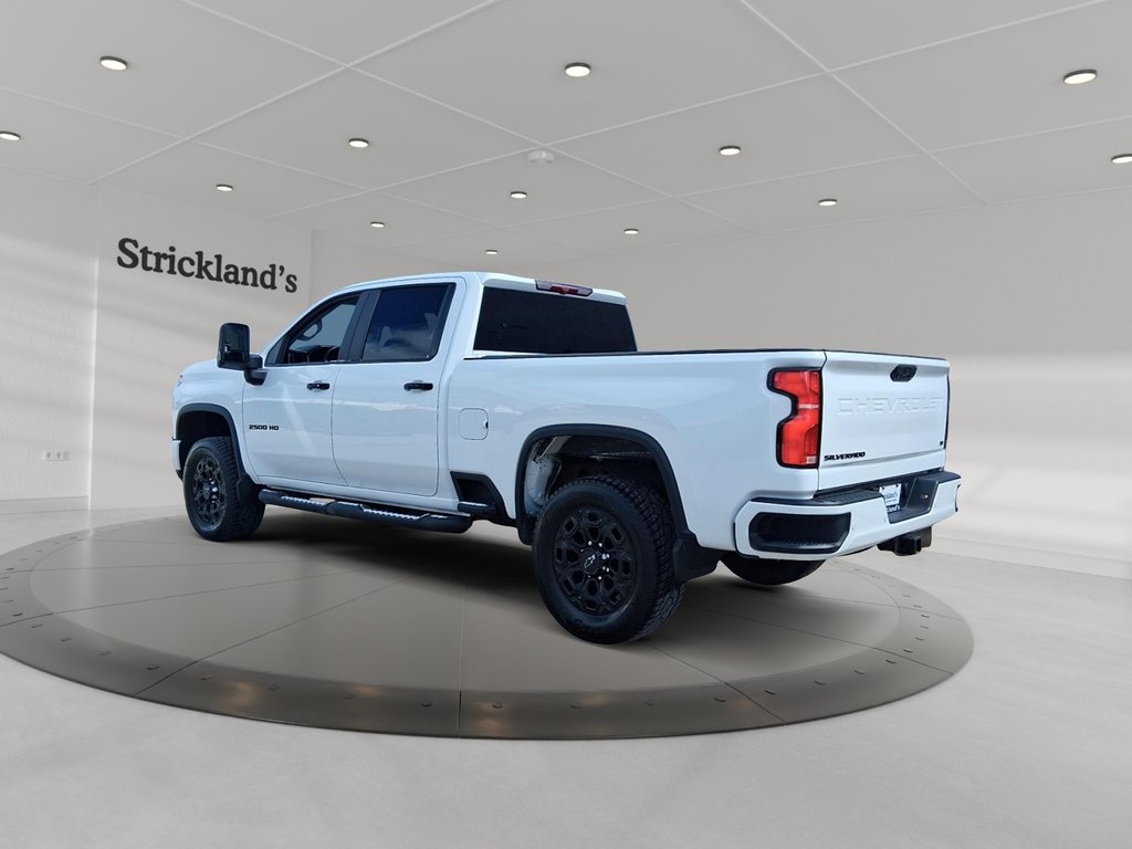 2024 Chevrolet Silverado 2500HD 4WD Crew Cab Standard Box LT in Stratford, Ontario - 4 - w1024h768px