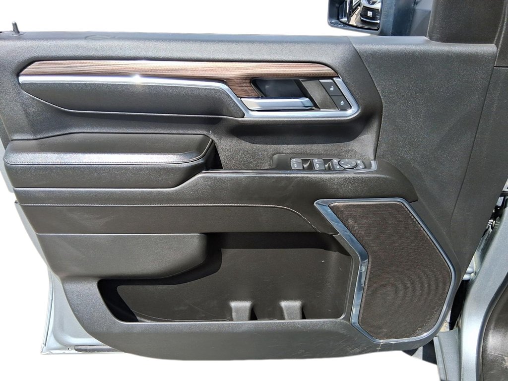 2024 Chevrolet Silverado 2500HD 4WD Crew Cab Long Box LT in Stratford, Ontario - 11 - w1024h768px