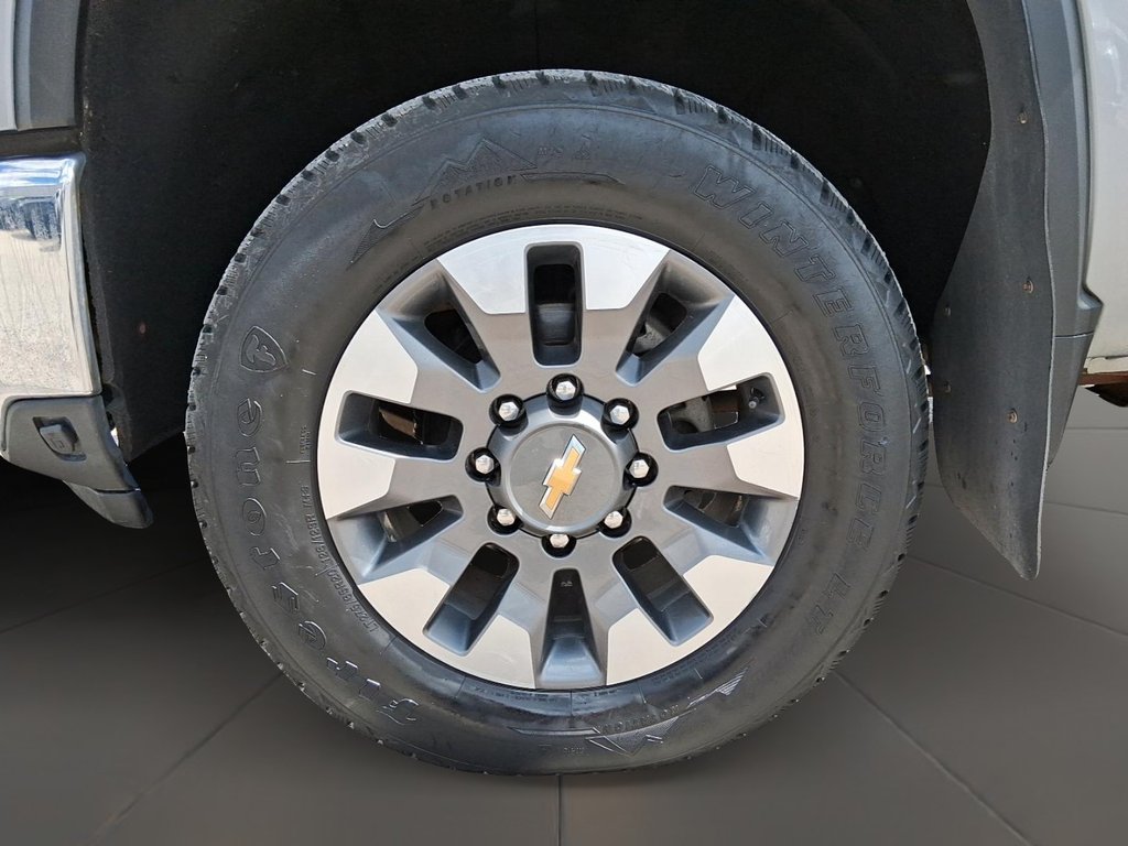 2024 Chevrolet Silverado 2500HD 4WD Crew Cab Long Box LT in Stratford, Ontario - 7 - w1024h768px