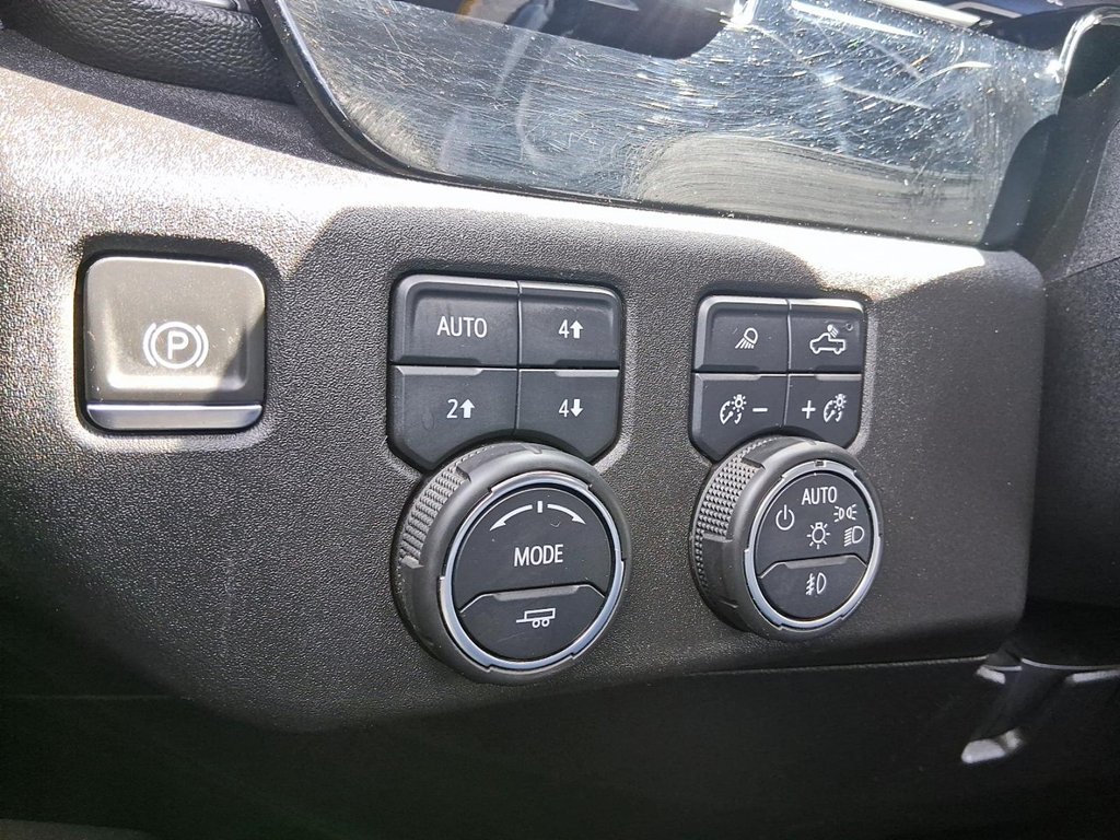 2024 Chevrolet Silverado 2500HD 4WD Crew Cab Long Box LT in Stratford, Ontario - 17 - w1024h768px