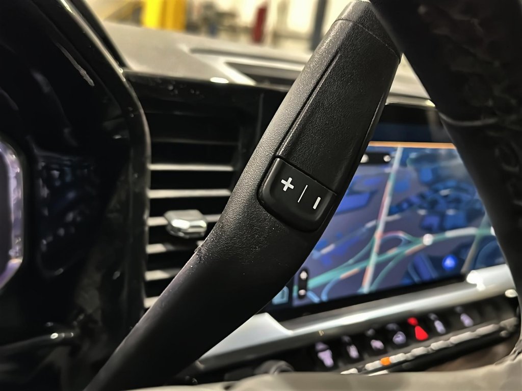 2025 Chevrolet Silverado 2500HD 4WD Crew Cab Standard Box LT in Stratford, Ontario - 14 - w1024h768px