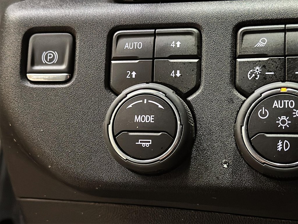 2025 Chevrolet Silverado 2500HD 4WD Crew Cab Standard Box LT in Stratford, Ontario - 15 - w1024h768px