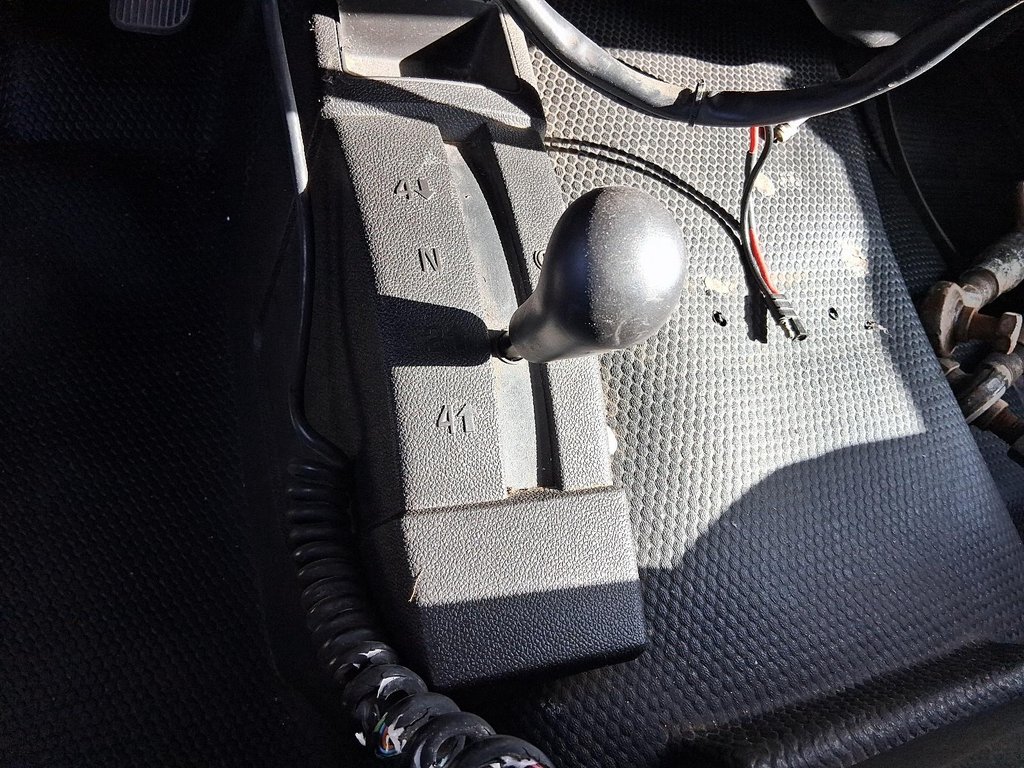 2013 Chevrolet Silverado 3500 HD WT Reg Cab Chassis 4WD 137WB 1SA in Stratford, Ontario - 16 - w1024h768px