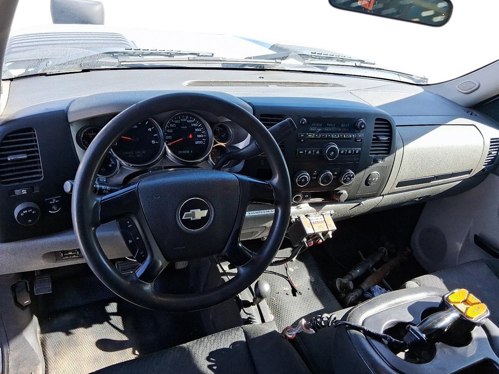 2013 Chevrolet Silverado 3500 HD WT Reg Cab Chassis 4WD 137WB 1SA in Stratford, Ontario - 9 - w1024h768px