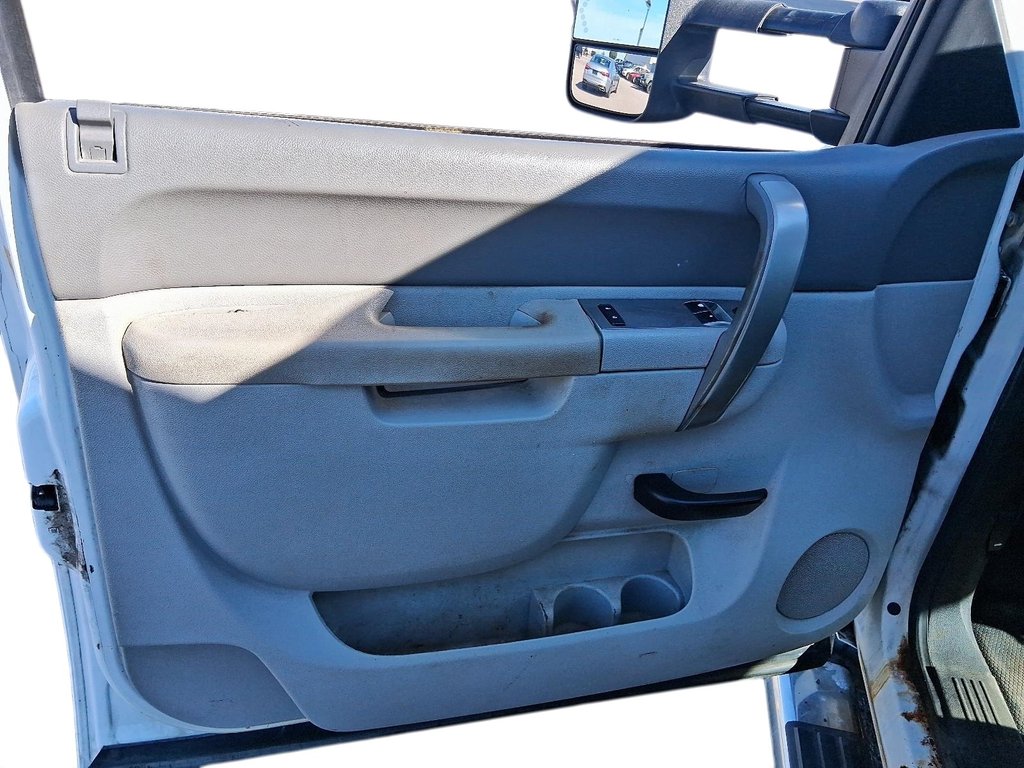 2013 Chevrolet Silverado 3500 HD WT Reg Cab Chassis 4WD 137WB 1SA in Stratford, Ontario - 10 - w1024h768px