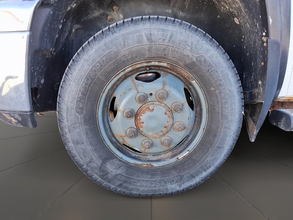 2013 Chevrolet Silverado 3500 HD WT Reg Cab Chassis 4WD 137WB 1SA in Stratford, Ontario - 7 - w1024h768px