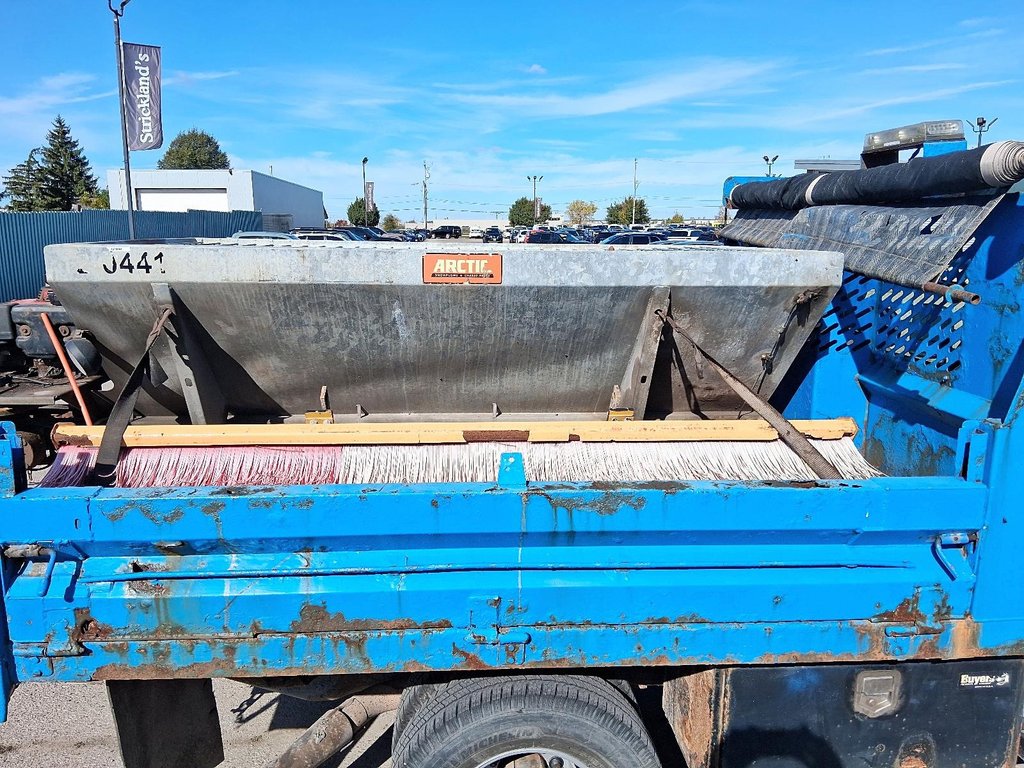 2013 Chevrolet Silverado 3500 HD WT Reg Cab Chassis 4WD 137WB 1SA in Stratford, Ontario - 20 - w1024h768px