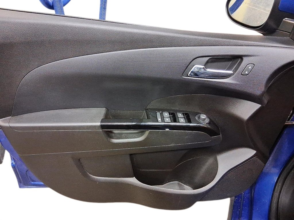 2018 Chevrolet Sonic 5-door Premier - 6AT in Stratford, Ontario - 11 - w1024h768px