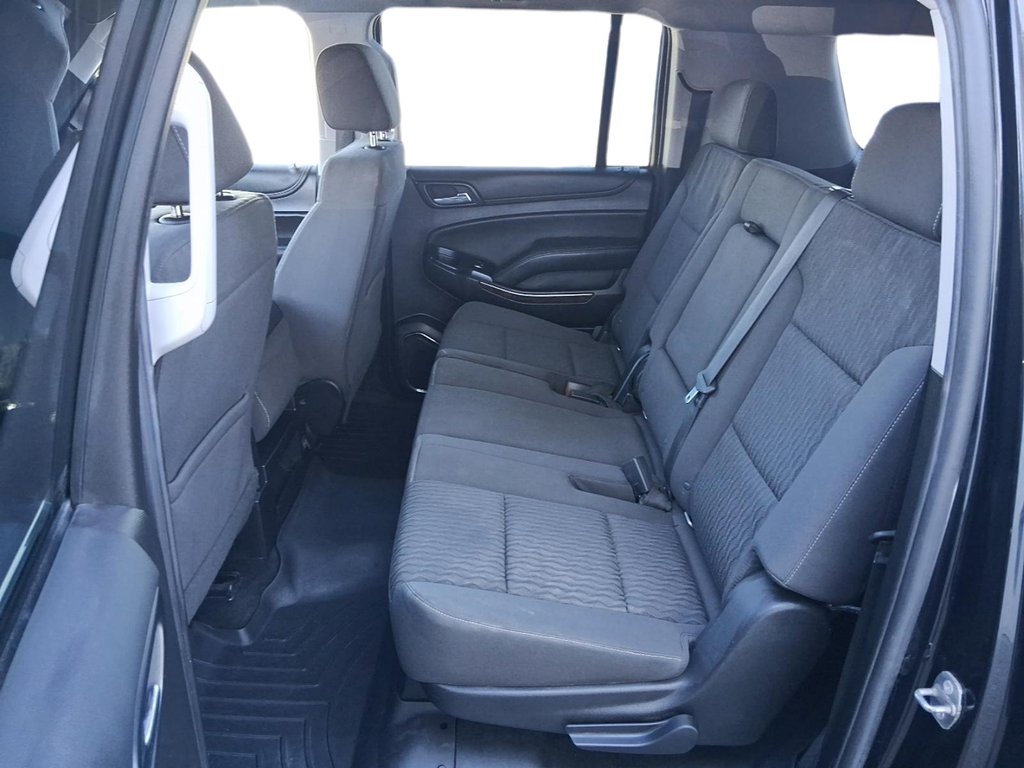 2018 Chevrolet Suburban 4x2 LS in Stratford, Ontario - 10 - w1024h768px