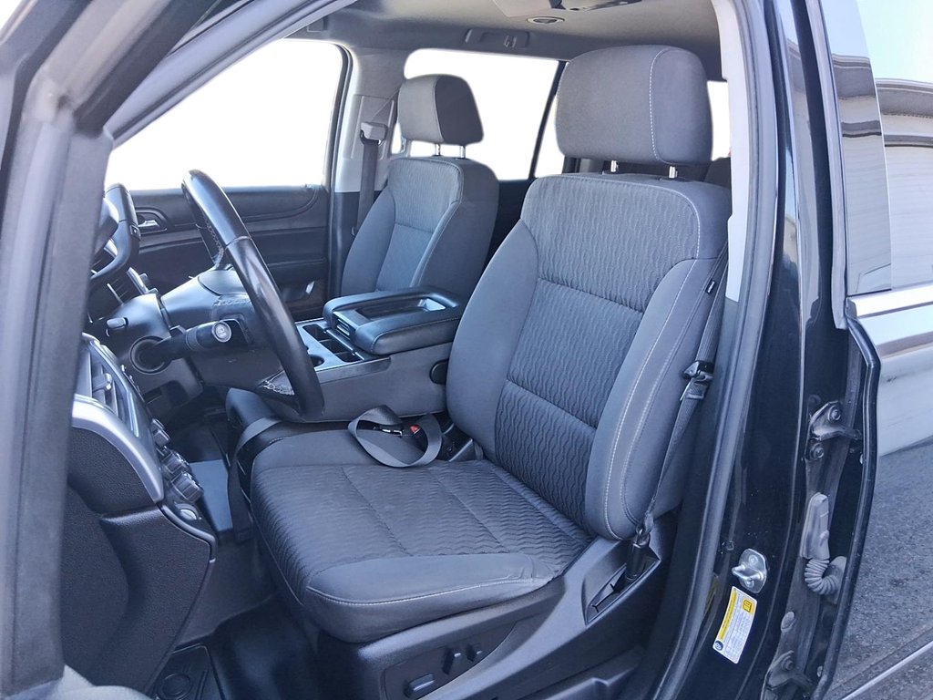 2018 Chevrolet Suburban 4x2 LS in Stratford, Ontario - 8 - w1024h768px