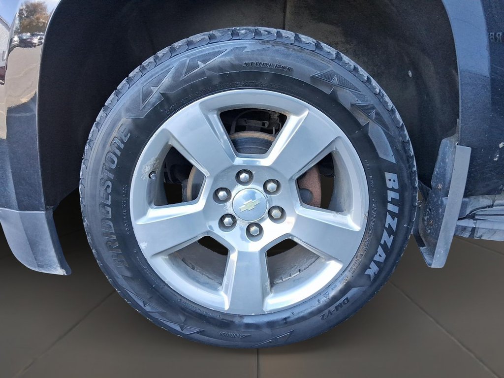 2018 Chevrolet Suburban 4x2 LS in Stratford, Ontario - 7 - w1024h768px