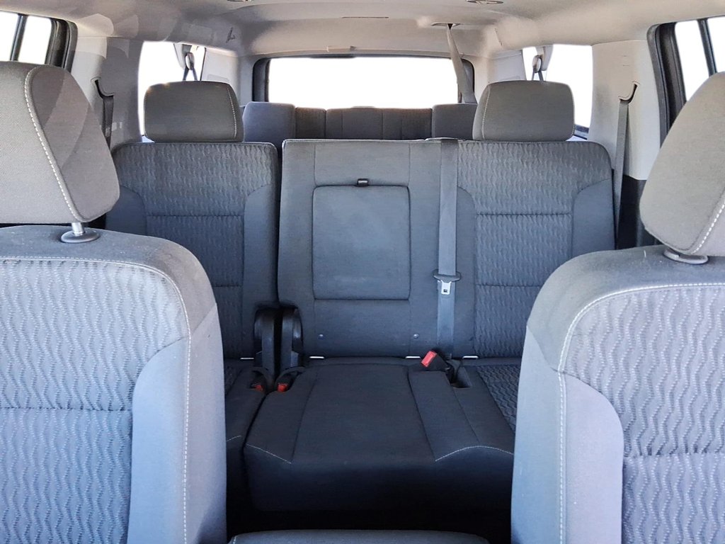 2018 Chevrolet Suburban 4x2 LS in Stratford, Ontario - 11 - w1024h768px