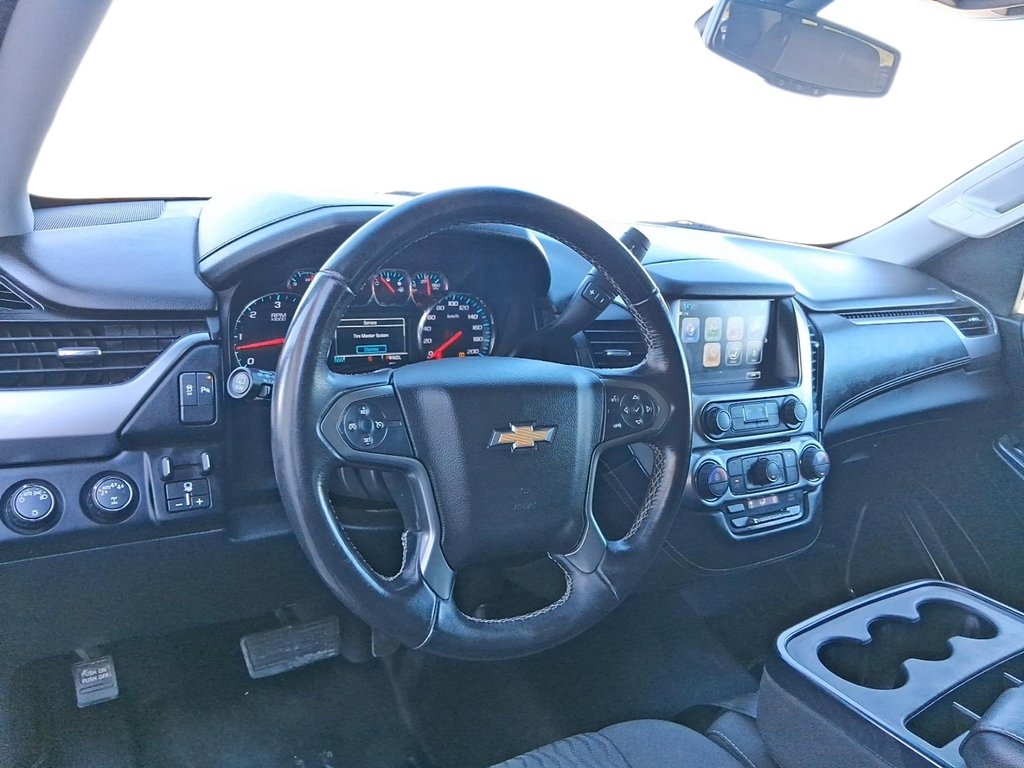 2018 Chevrolet Suburban 4x2 LS in Stratford, Ontario - 12 - w1024h768px