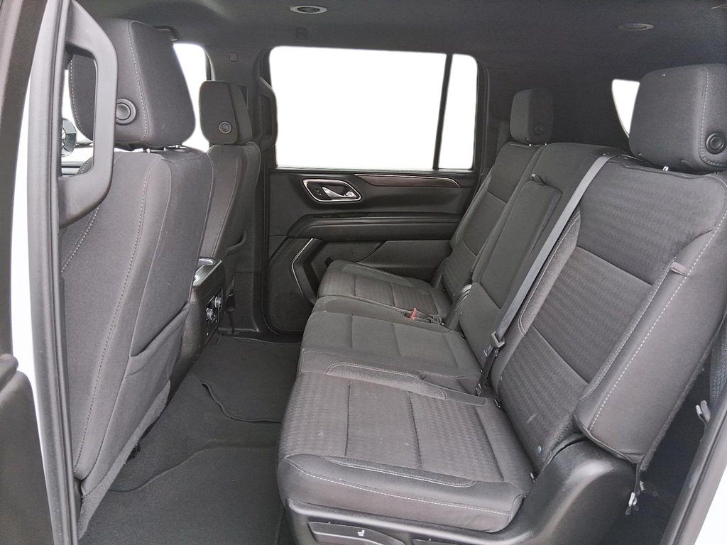 2024 Chevrolet Suburban 4WD 4dr LS in Stratford, Ontario - 9 - w1024h768px
