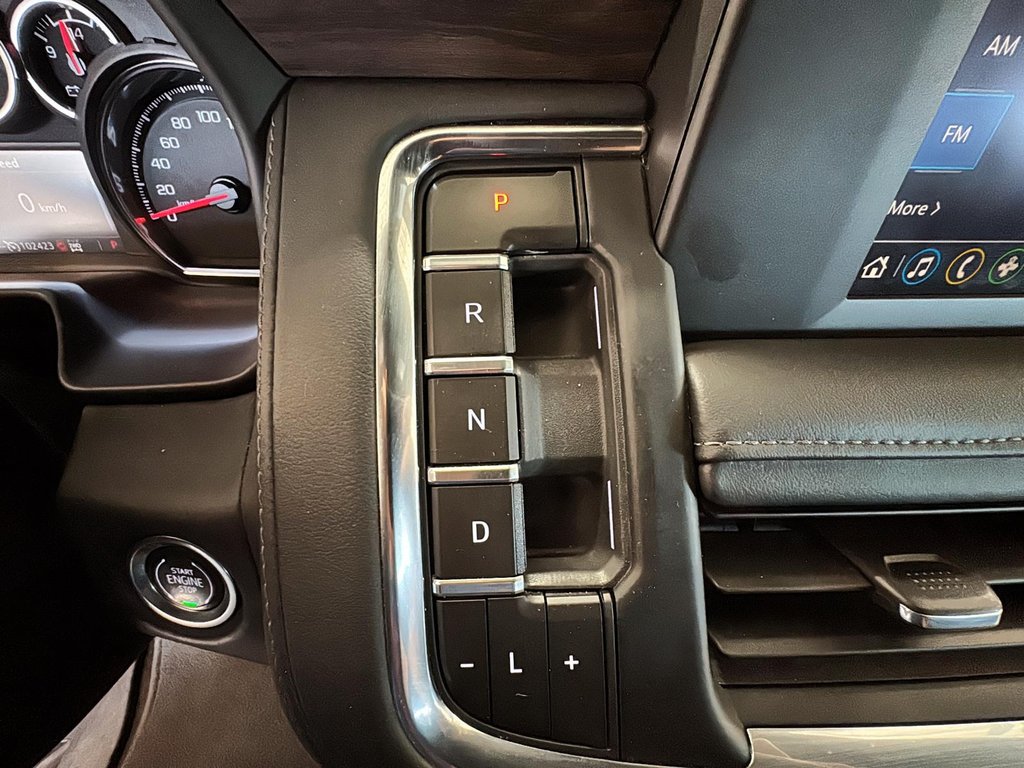 2024 Chevrolet Suburban 4WD 4dr LS in Stratford, Ontario - 14 - w1024h768px