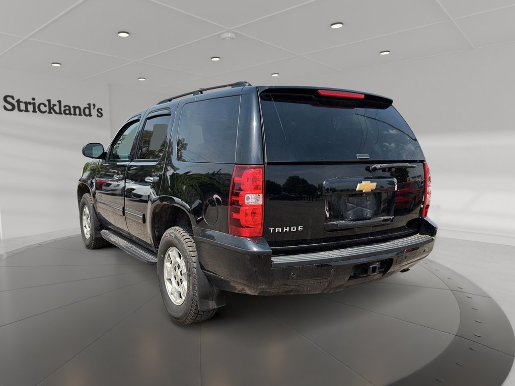 2014  Tahoe LS 4WD 1SA in Stratford, Ontario - 4 - w1024h768px