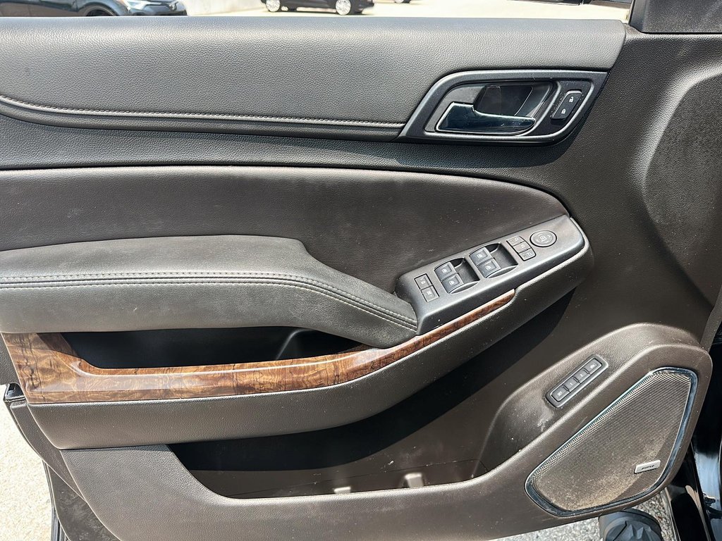 2019 Chevrolet Tahoe 4x4 LT in Stratford, Ontario - 10 - w1024h768px