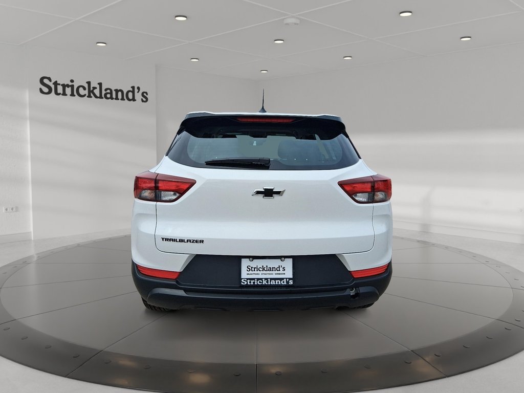 2023 Chevrolet Trailblazer FWD LS in Stratford, Ontario - 3 - w1024h768px