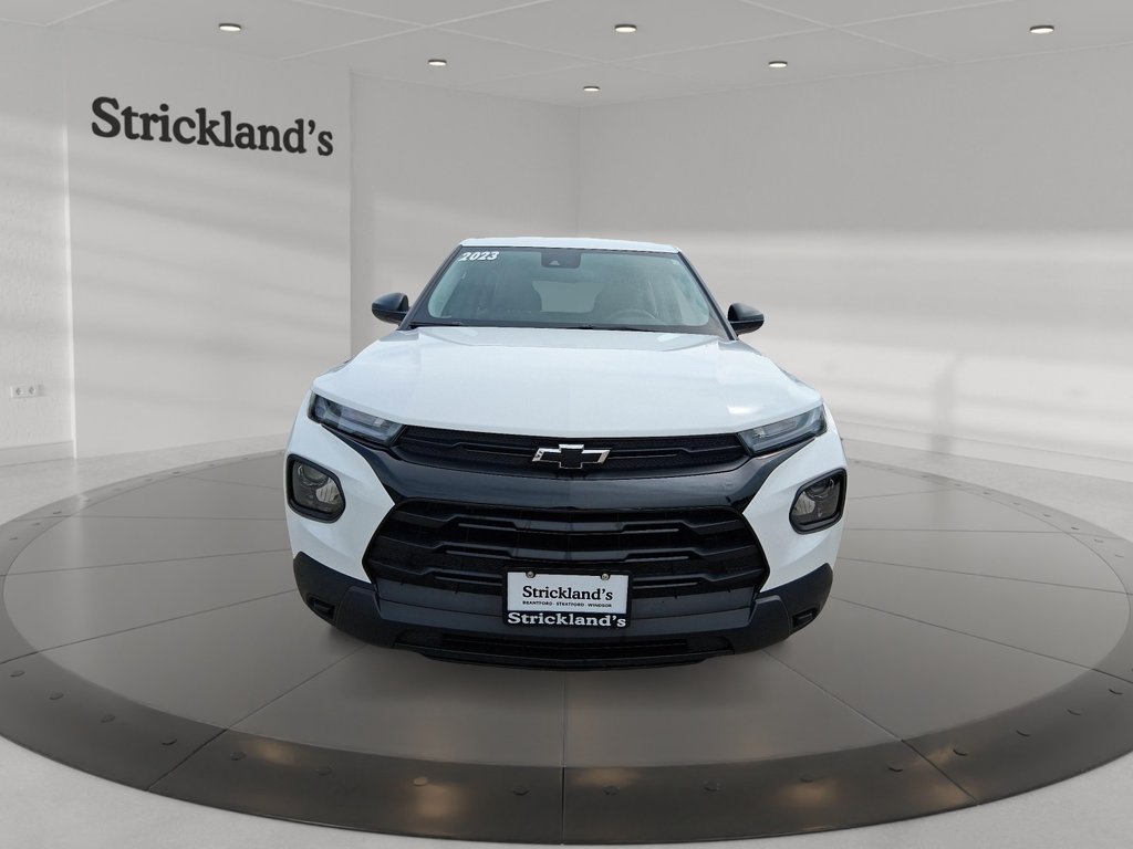 2023 Chevrolet Trailblazer FWD LS in Stratford, Ontario - 2 - w1024h768px