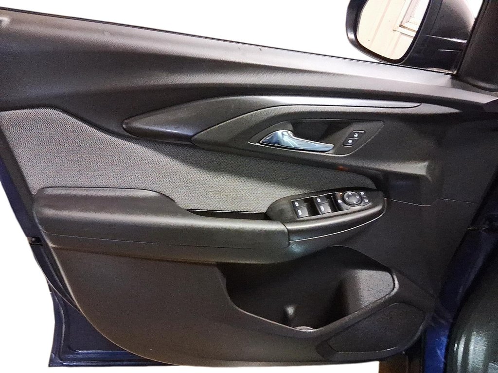 2023 Chevrolet Trailblazer AWD LS in Stratford, Ontario - 11 - w1024h768px