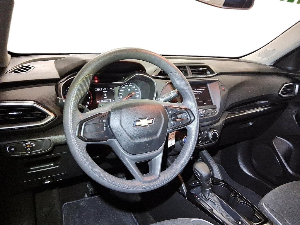 2023 Chevrolet Trailblazer AWD LS in Stratford, Ontario - 10 - w1024h768px