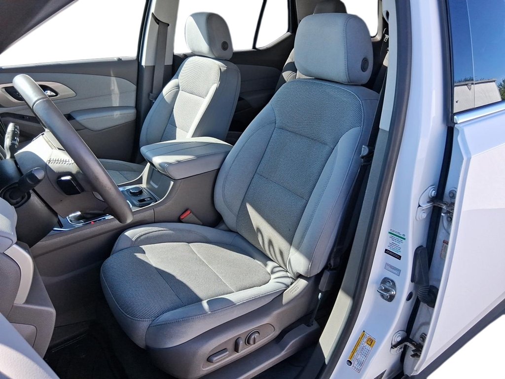 2019 Chevrolet Traverse FWD LT in Stratford, Ontario - 8 - w1024h768px