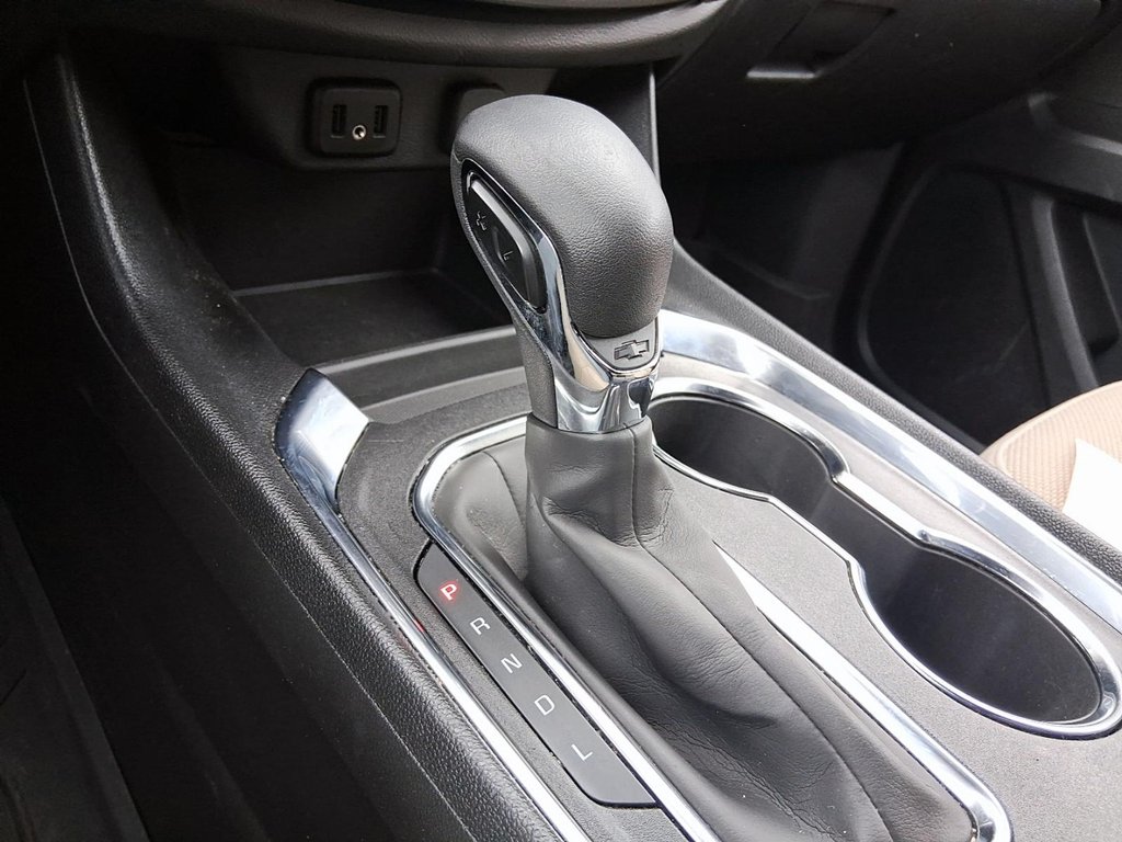 2023 Chevrolet Traverse AWD LS in Stratford, Ontario - 17 - w1024h768px