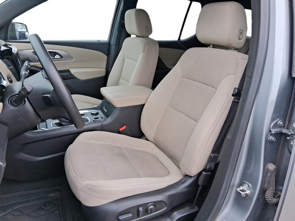 2023 Chevrolet Traverse AWD LS in Stratford, Ontario - 8 - w1024h768px