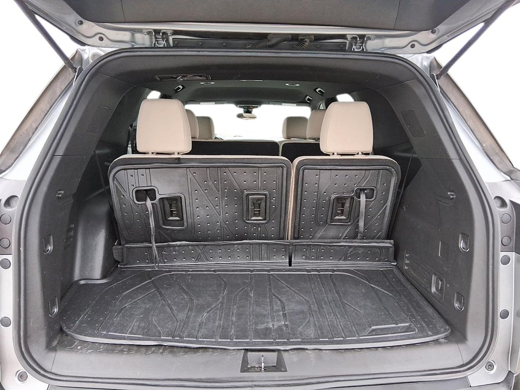 2023 Chevrolet Traverse AWD LS in Stratford, Ontario - 6 - w1024h768px