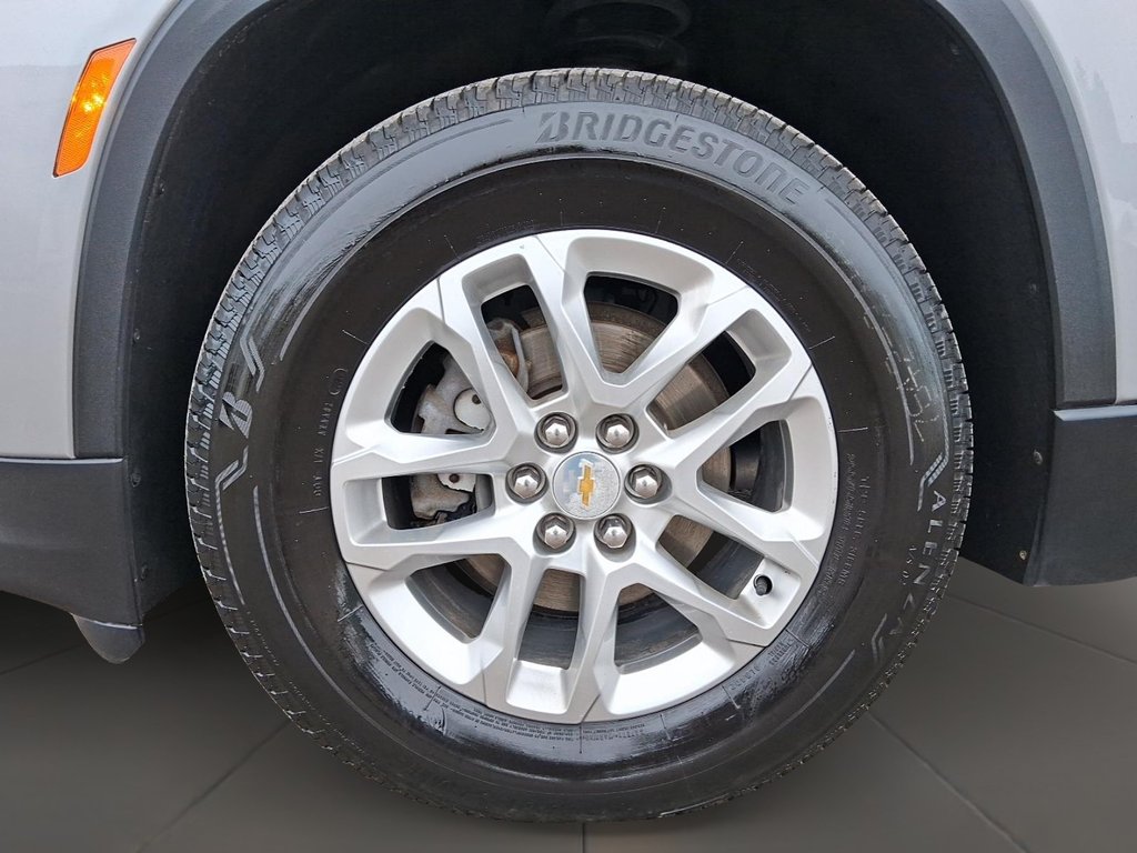 2023 Chevrolet Traverse AWD LS in Stratford, Ontario - 7 - w1024h768px