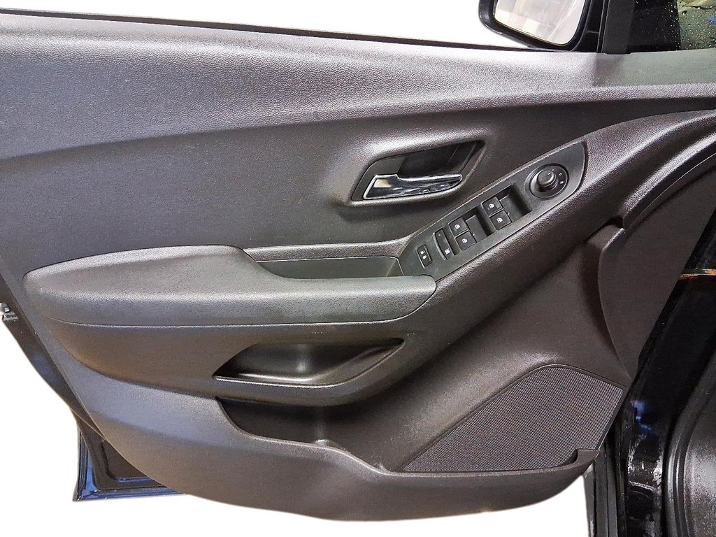 2018 Chevrolet Trax AWD LT in Stratford, Ontario - 11 - w1024h768px