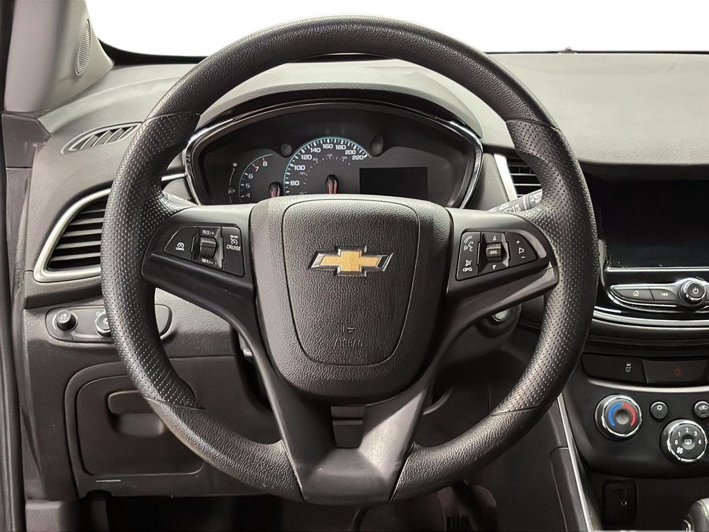 2018 Chevrolet Trax FWD LT in Stratford, Ontario - 11 - w1024h768px