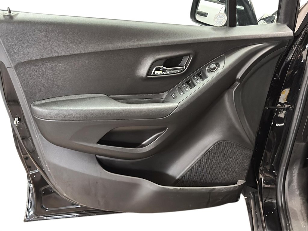 2018 Chevrolet Trax FWD LT in Stratford, Ontario - 10 - w1024h768px