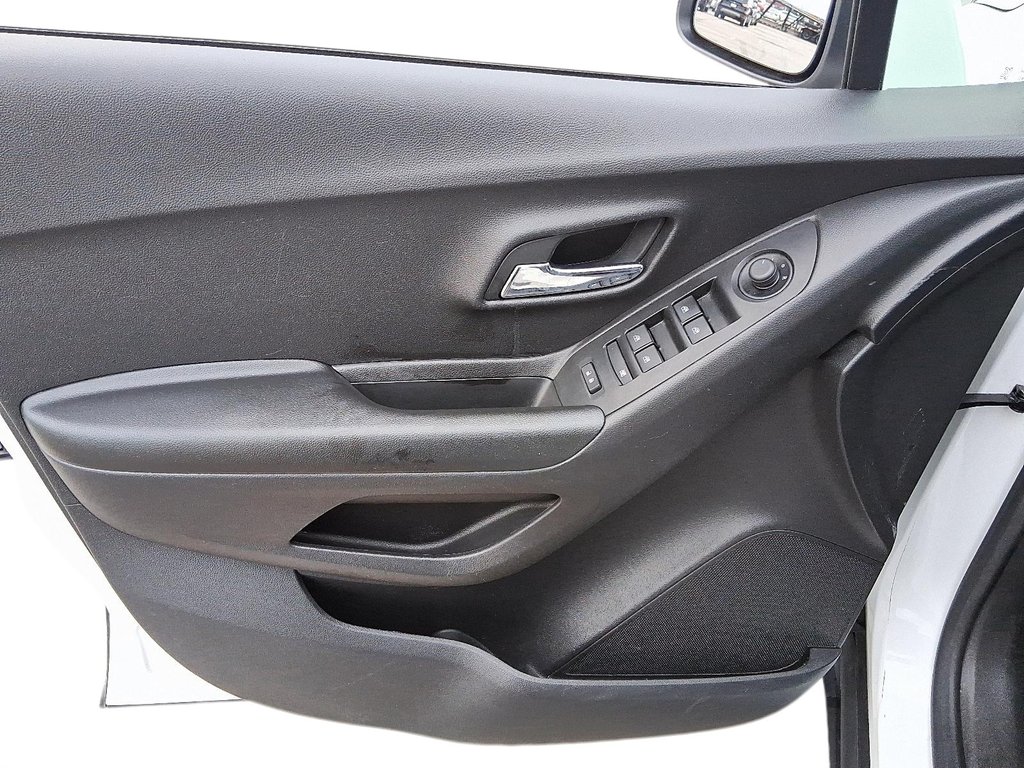 2021 Chevrolet Trax AWD LT in Stratford, Ontario - 11 - w1024h768px