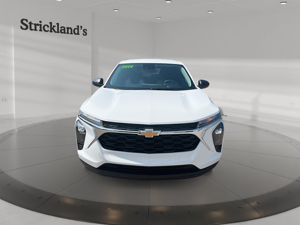 2024 Chevrolet Trax LS in Stratford, Ontario - 2 - w1024h768px