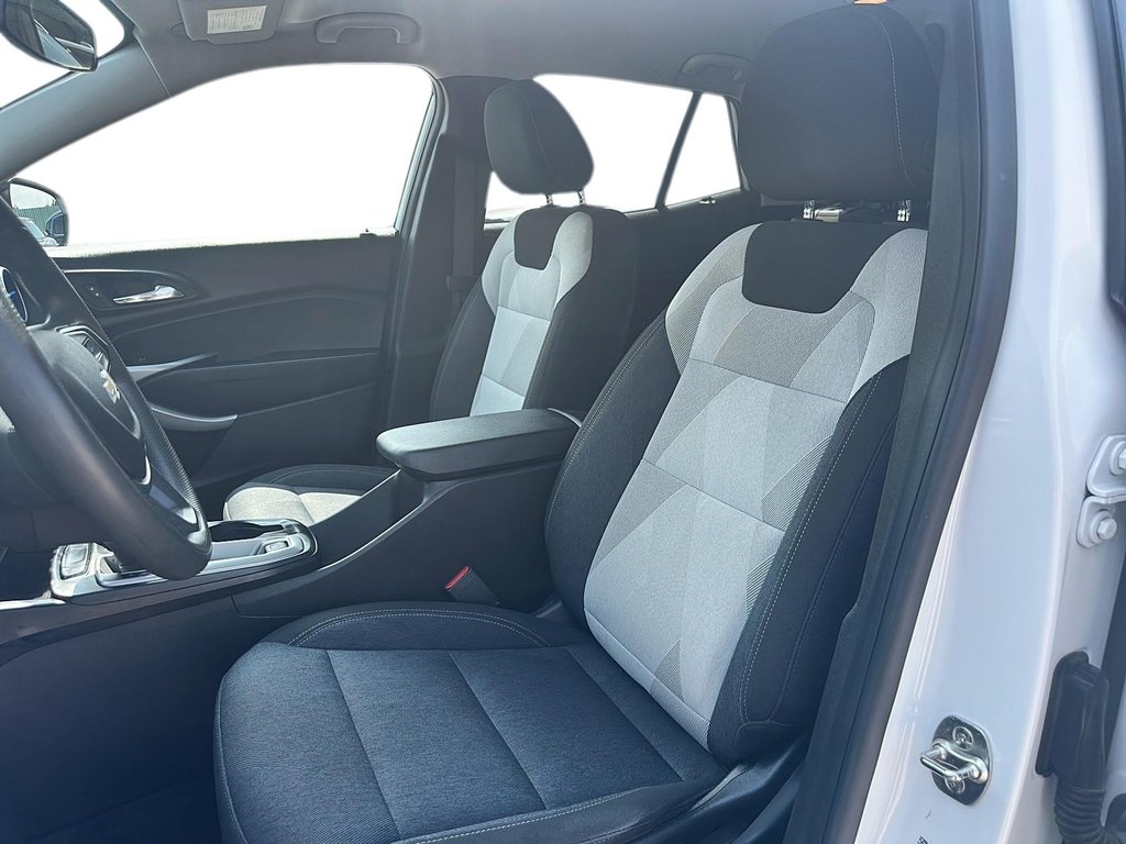 2024 Chevrolet Trax LS in Stratford, Ontario - 8 - w1024h768px