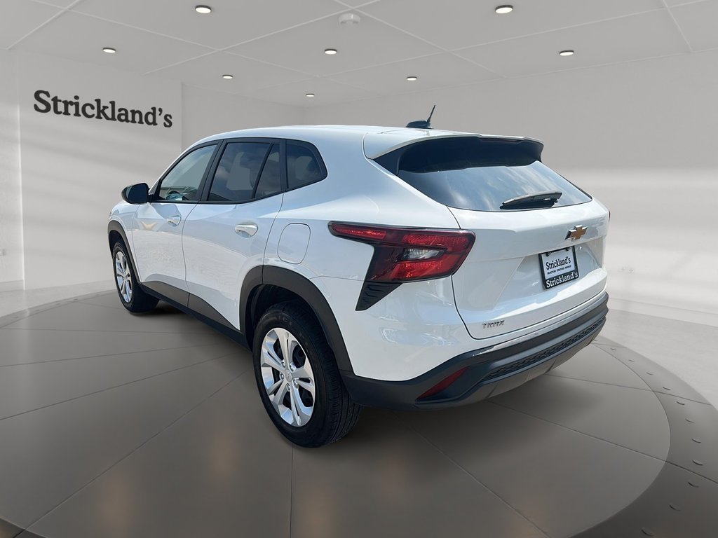 2024 Chevrolet Trax LS in Stratford, Ontario - 4 - w1024h768px