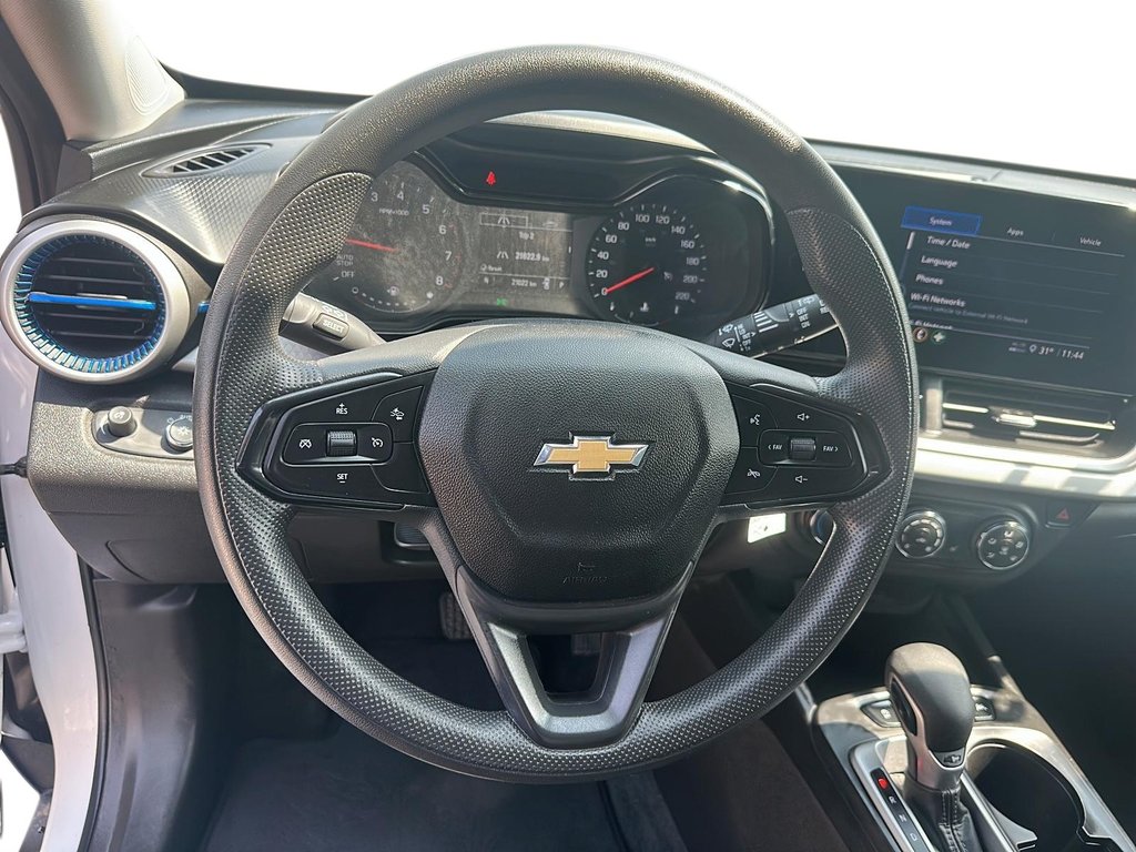 2024 Chevrolet Trax LS in Stratford, Ontario - 11 - w1024h768px