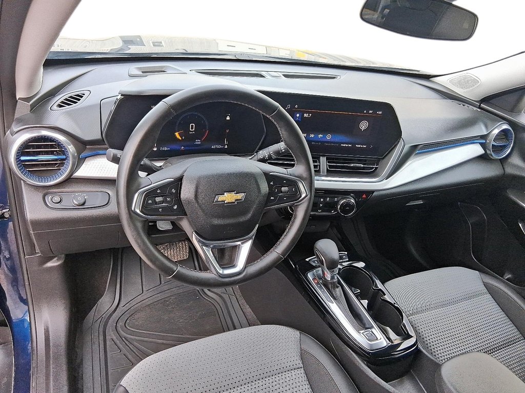 2024 Chevrolet Trax LT in Stratford, Ontario - 9 - w1024h768px