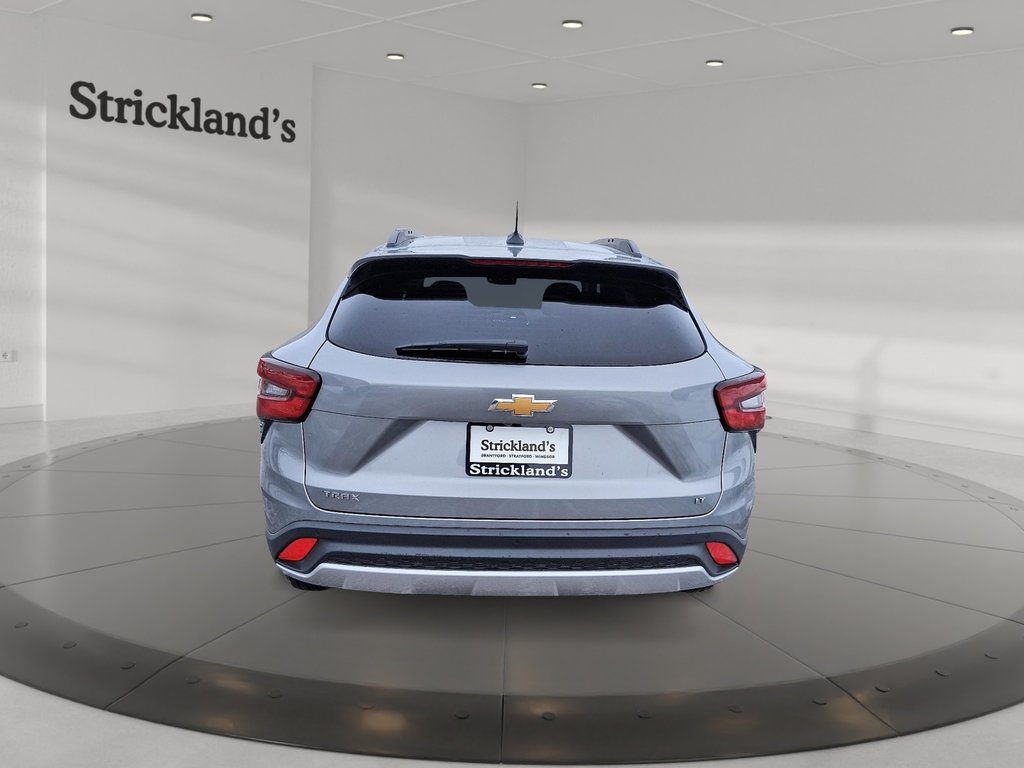 2025 Chevrolet Trax FWD 4dr LT in Stratford, Ontario - 3 - w1024h768px