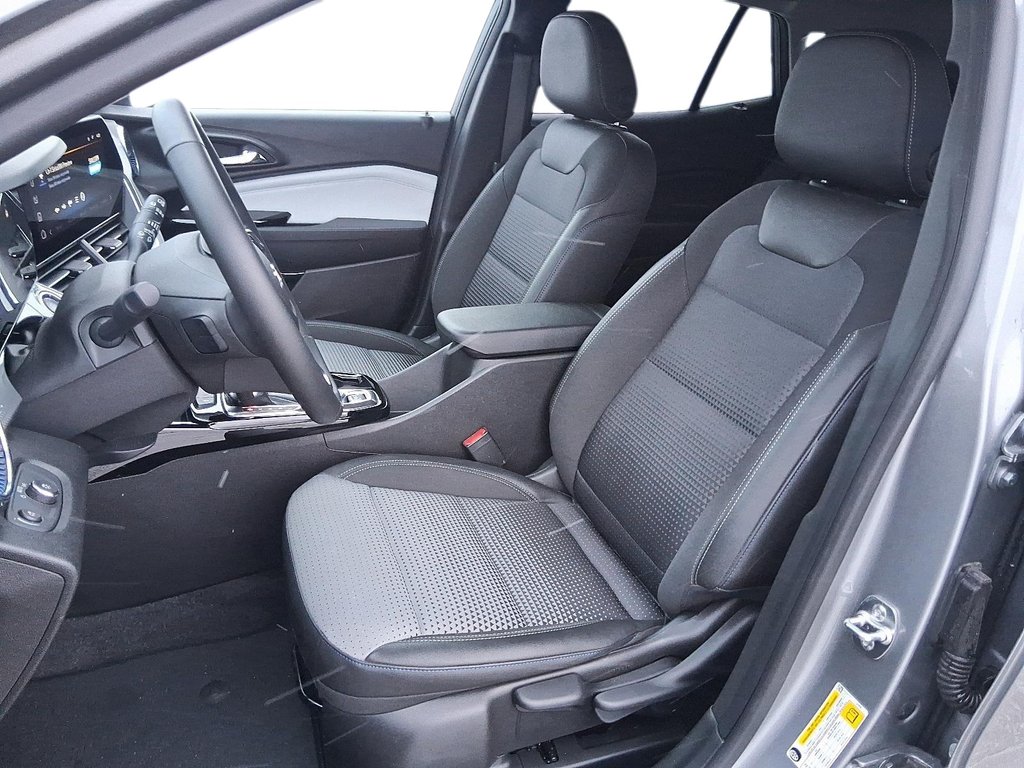 2025 Chevrolet Trax FWD 4dr LT in Stratford, Ontario - 9 - w1024h768px