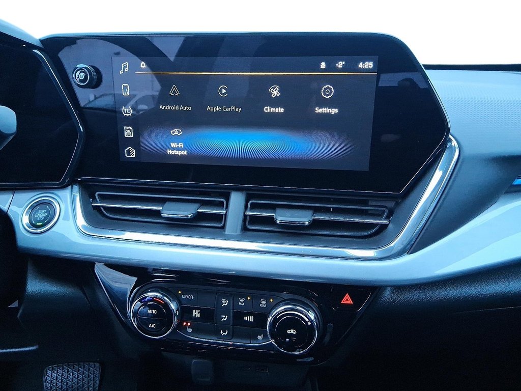 2025 Chevrolet Trax FWD 4dr LT in Stratford, Ontario - 16 - w1024h768px